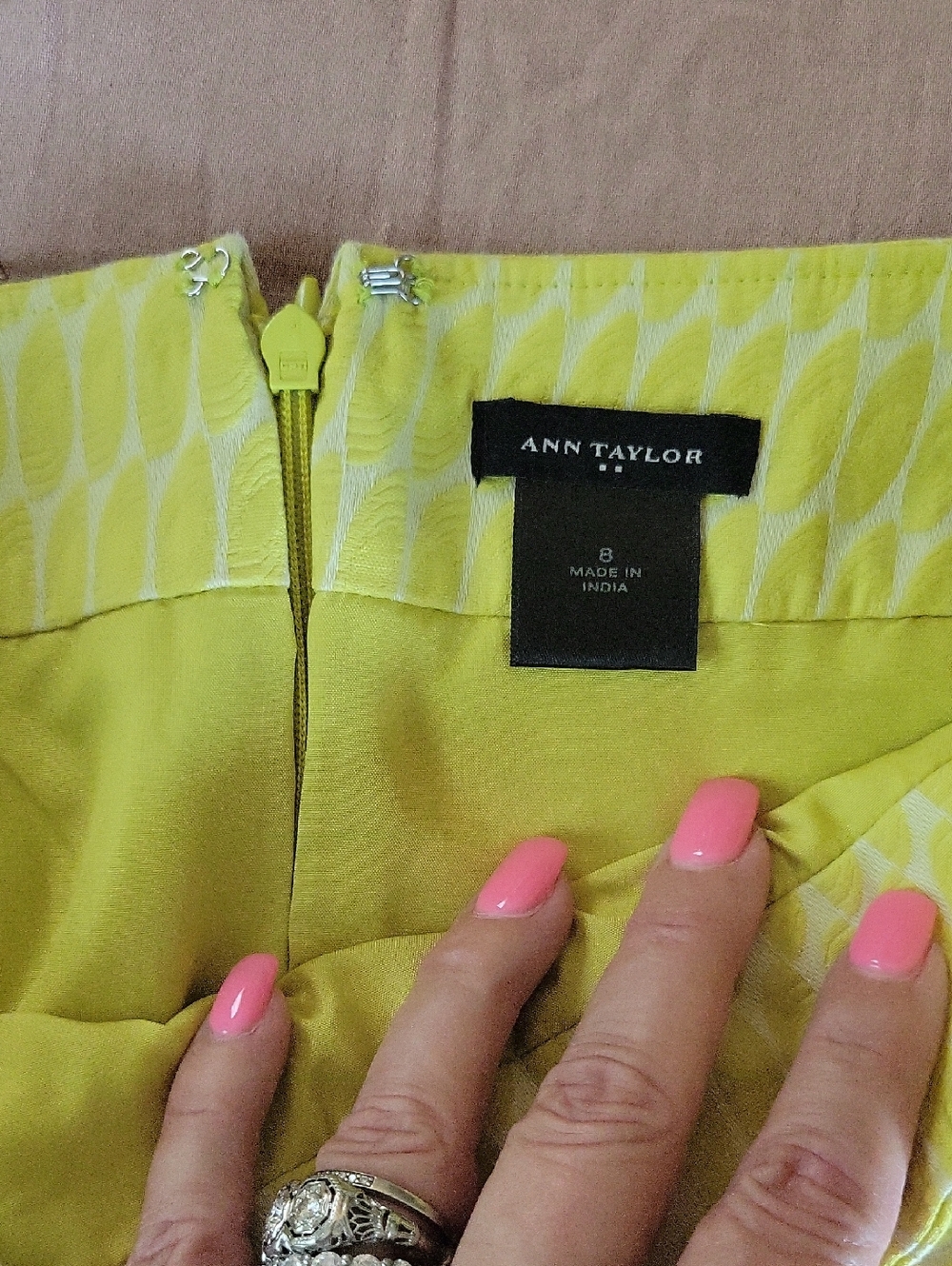 ANN TAYLOR Citrus Yellow Pucker Textured Pencil Skirt - Picture 3 of 5